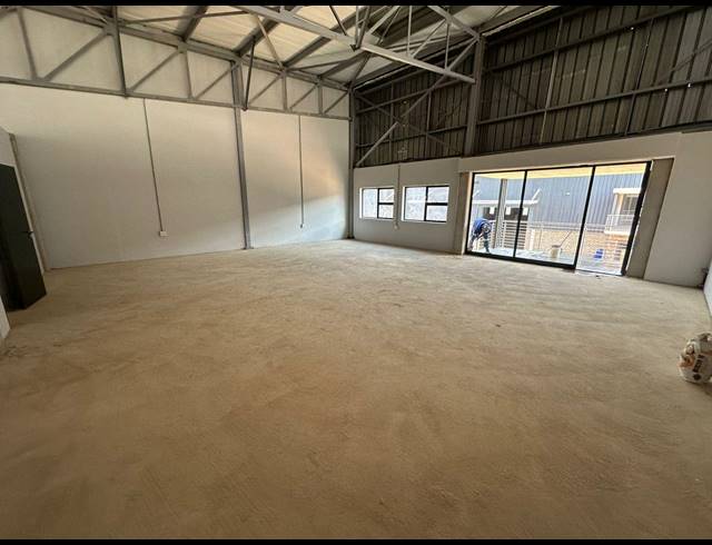 1,300M² WAREHOUSE TO LET IN LANSERIA